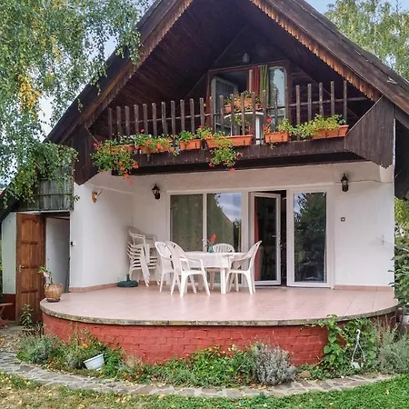 Amazing In Revfulop W/ 3 Bedrooms Ferienhaus Balatonfenyves